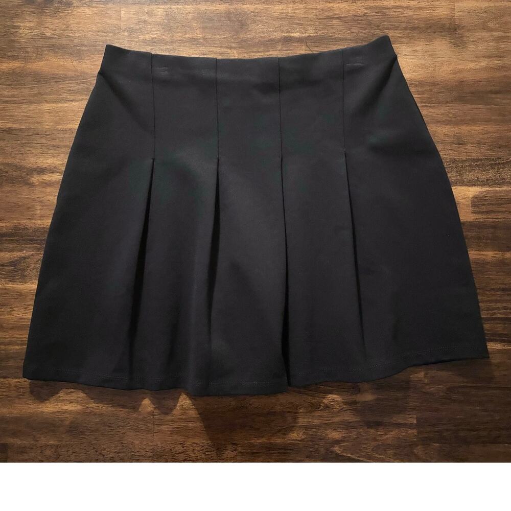 H&M Divided Women’s Medium Mini Skirt Elastic Waist Pleated Stretch